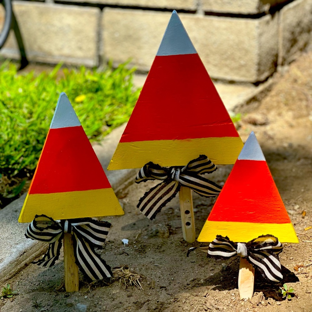 3 piece candy corn yard stake set